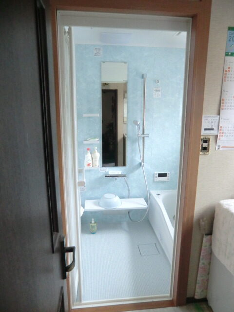 浴室リフォーム/冷たかった、今まで床。　　　　　断熱構造・「お掃除ラクラクほっカラリ床」で温かく安心