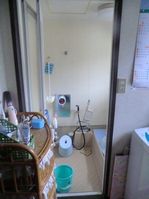 浴室リフォーム/冷たかった、今まで床。　　　　　断熱構造・「お掃除ラクラクほっカラリ床」で温かく安心